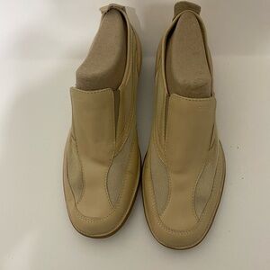 GEOX Respira Beige Slip-On Sneakers size 38.5